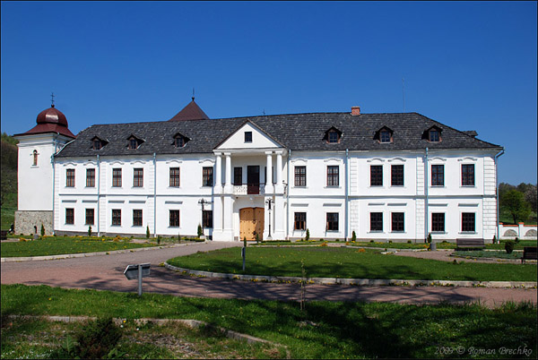 Унів. У молитві і праці.